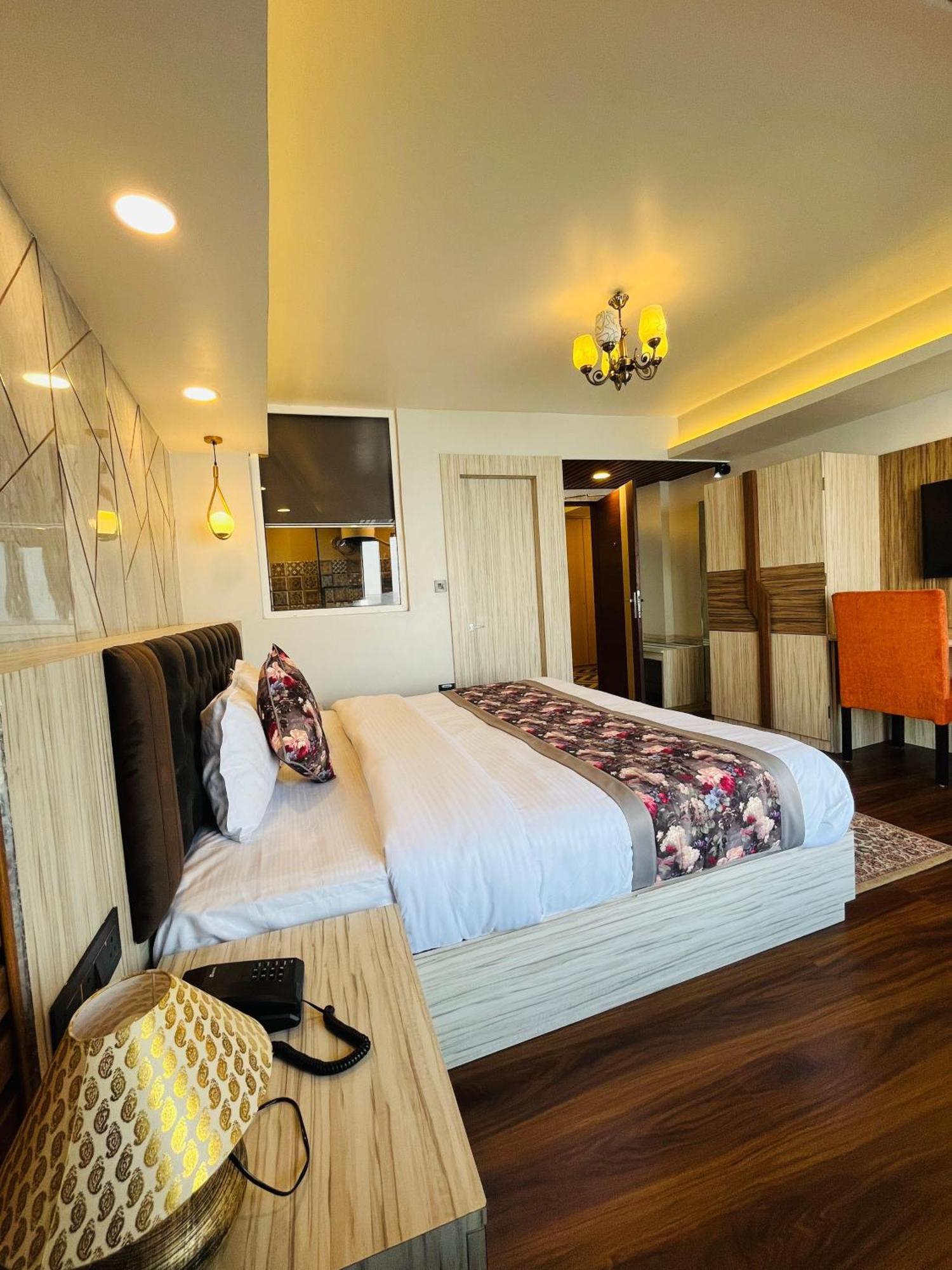 Luxury Stay At Hotel Broadway Boutique Mall Road Chowrasta Near Mahakal Temple Darjeeling (West Bengal) Exterior foto