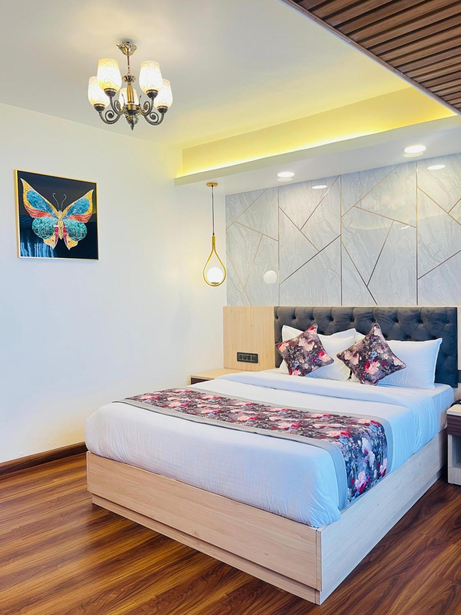 Luxury Stay At Hotel Broadway Boutique Mall Road Chowrasta Near Mahakal Temple Darjeeling (West Bengal) Exterior foto