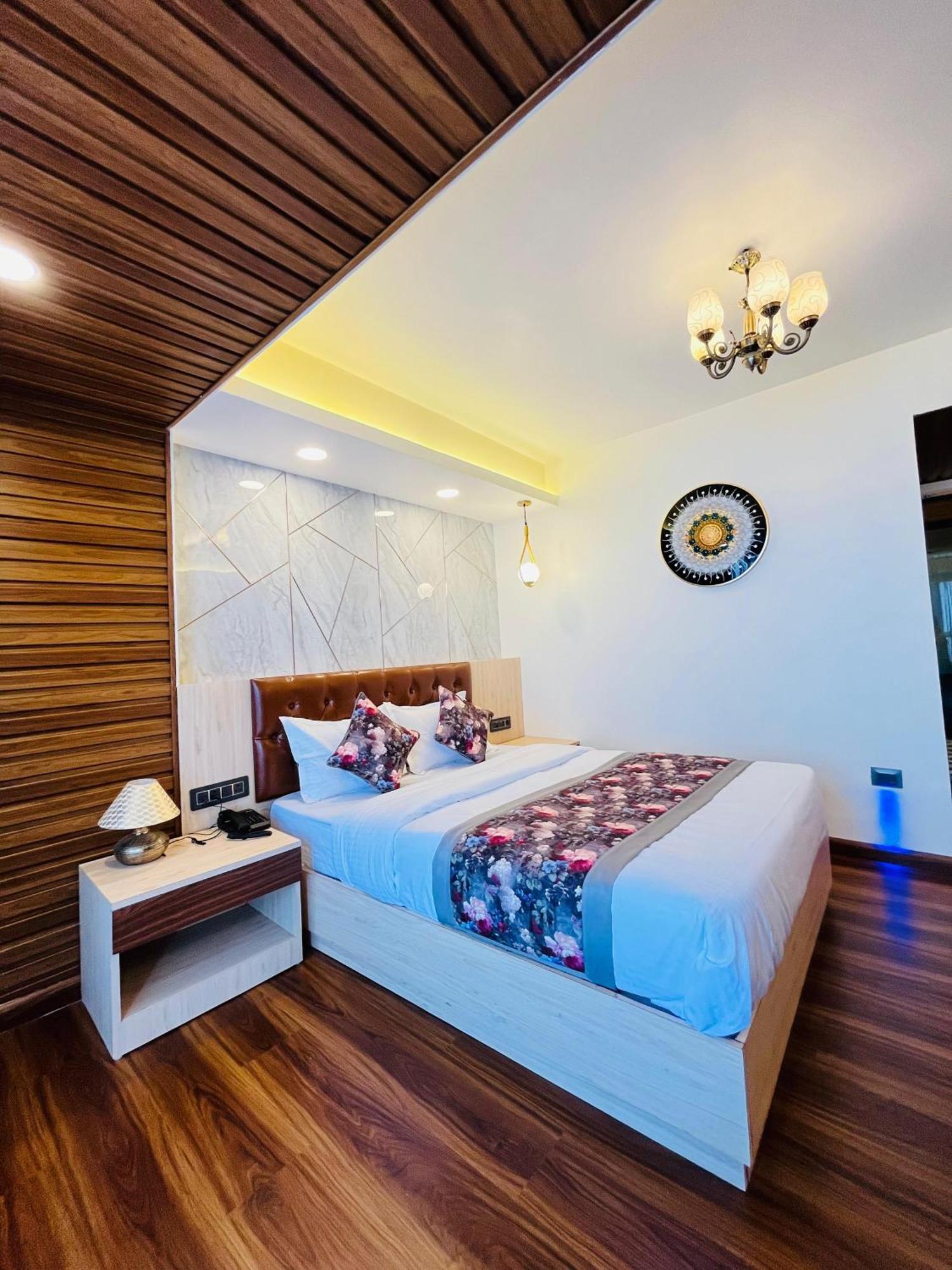 Luxury Stay At Hotel Broadway Boutique Mall Road Chowrasta Near Mahakal Temple Darjeeling (West Bengal) Exterior foto