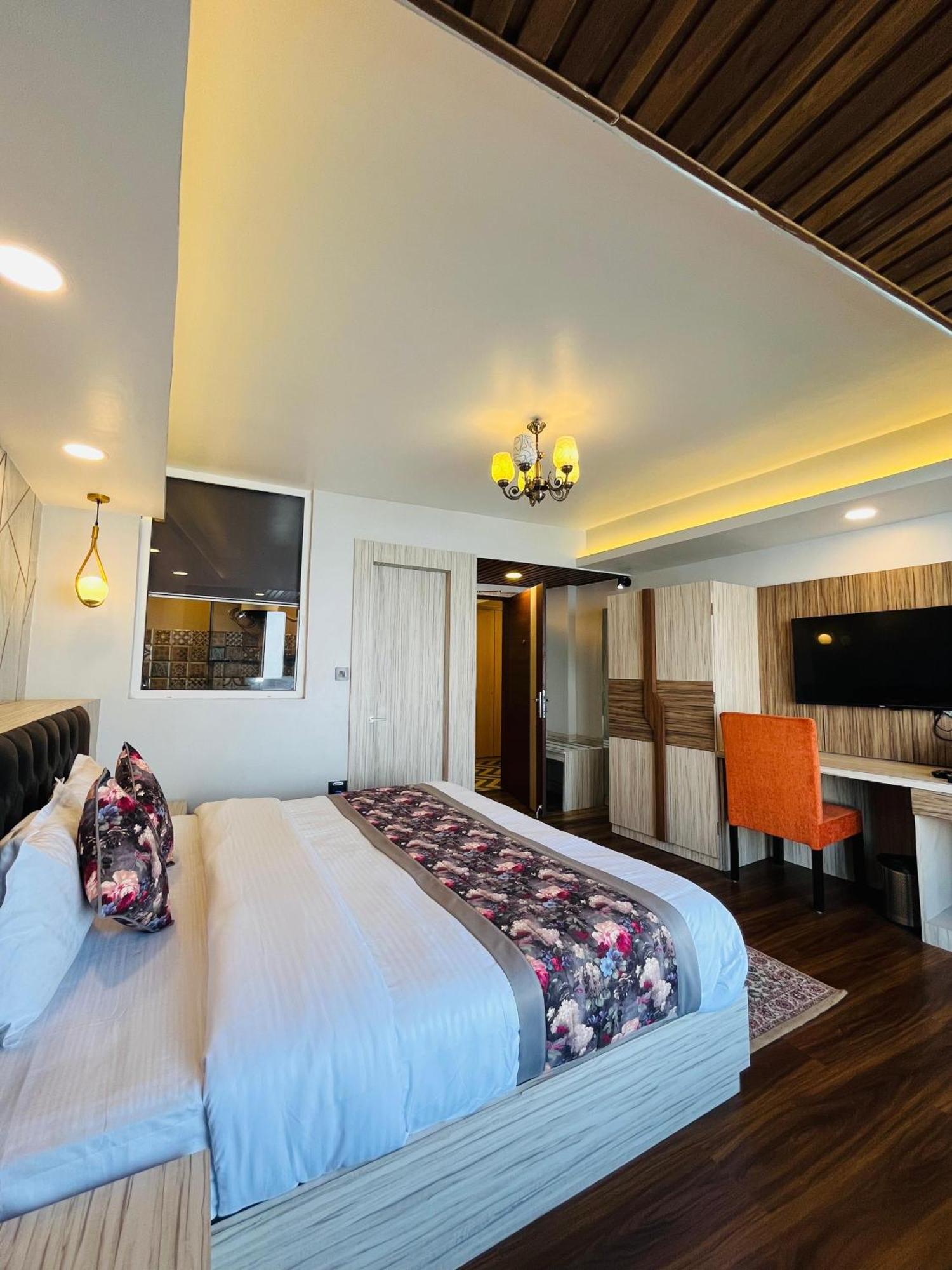 Luxury Stay At Hotel Broadway Boutique Mall Road Chowrasta Near Mahakal Temple Darjeeling (West Bengal) Exterior foto