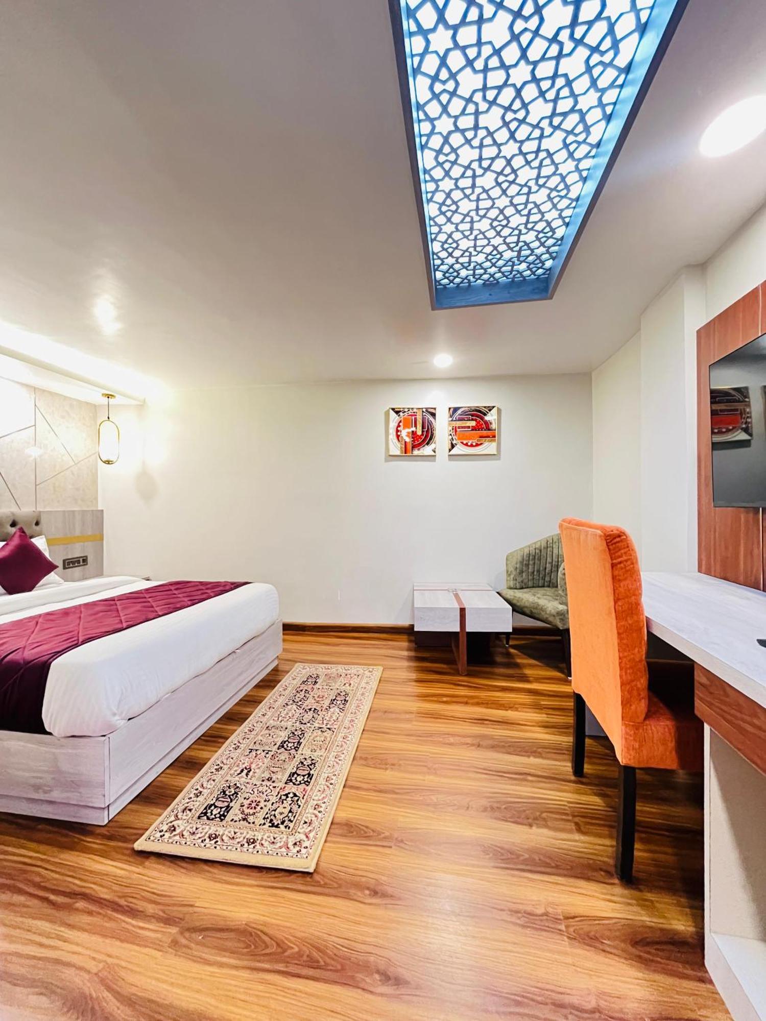 Luxury Stay At Hotel Broadway Boutique Mall Road Chowrasta Near Mahakal Temple Darjeeling (West Bengal) Exterior foto