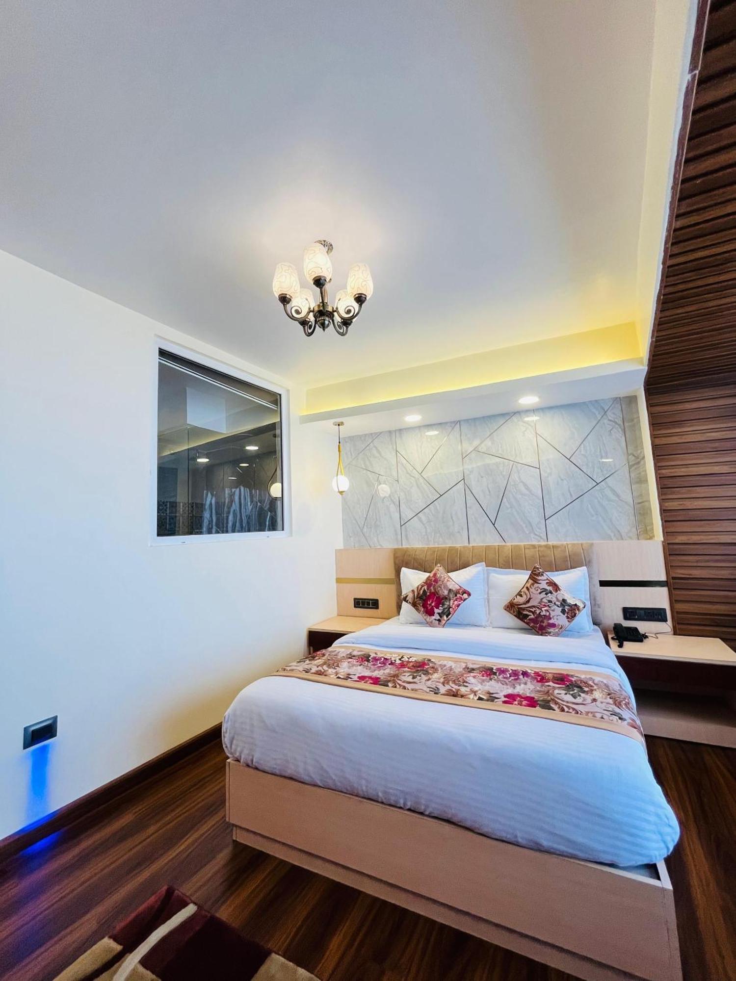 Luxury Stay At Hotel Broadway Boutique Mall Road Chowrasta Near Mahakal Temple Darjeeling (West Bengal) Exterior foto