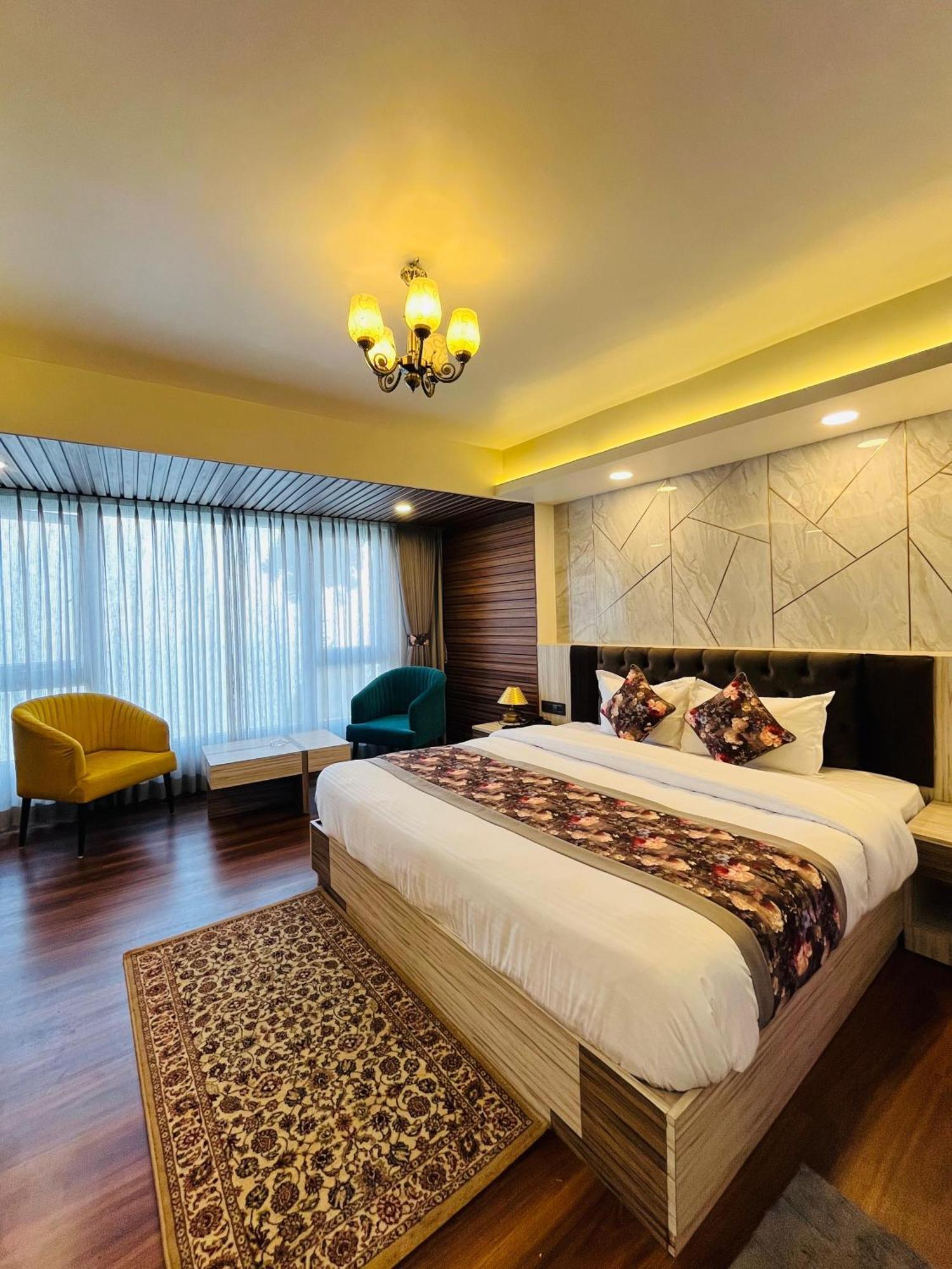 Luxury Stay At Hotel Broadway Boutique Mall Road Chowrasta Near Mahakal Temple Darjeeling (West Bengal) Exterior foto