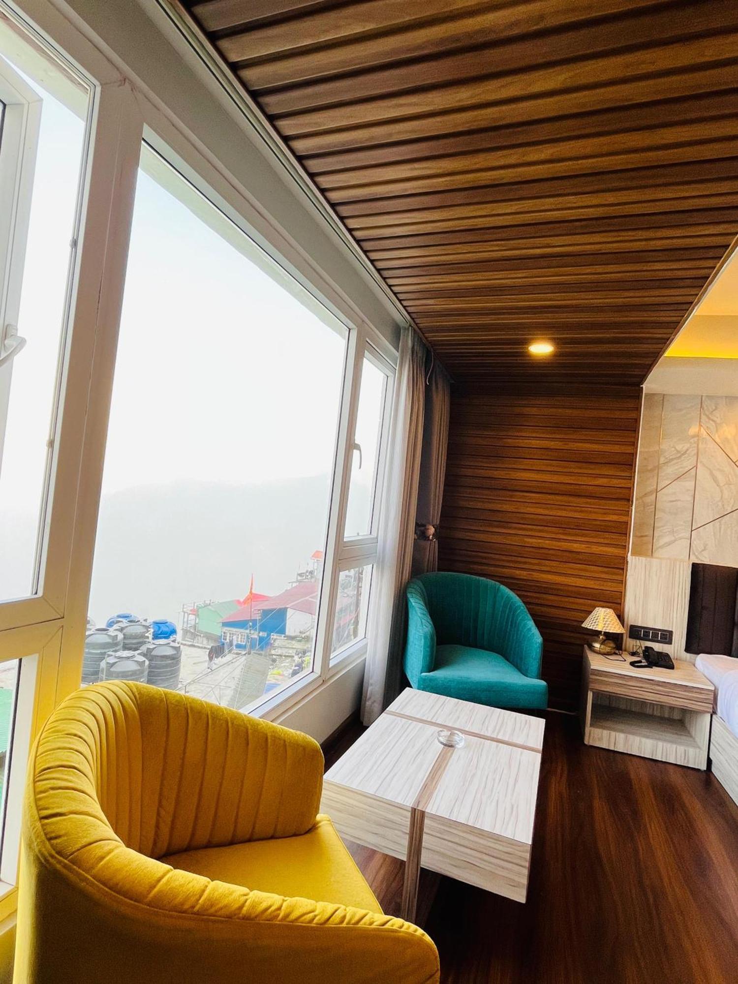 Luxury Stay At Hotel Broadway Boutique Mall Road Chowrasta Near Mahakal Temple Darjeeling (West Bengal) Exterior foto