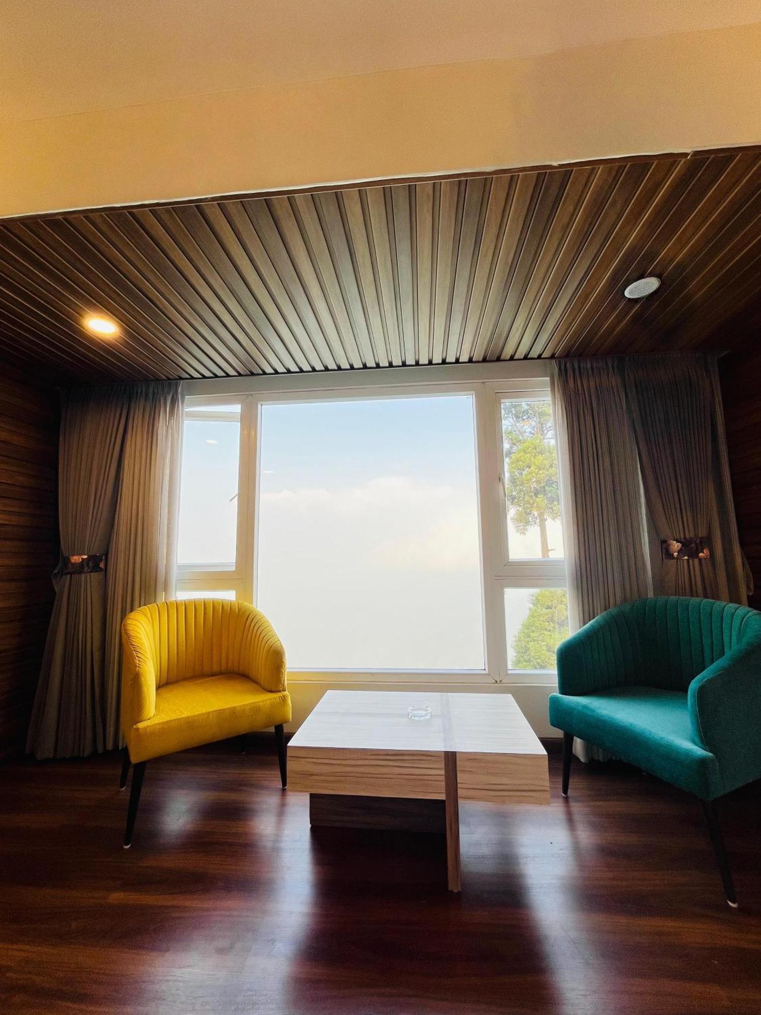 Luxury Stay At Hotel Broadway Boutique Mall Road Chowrasta Near Mahakal Temple Darjeeling (West Bengal) Exterior foto