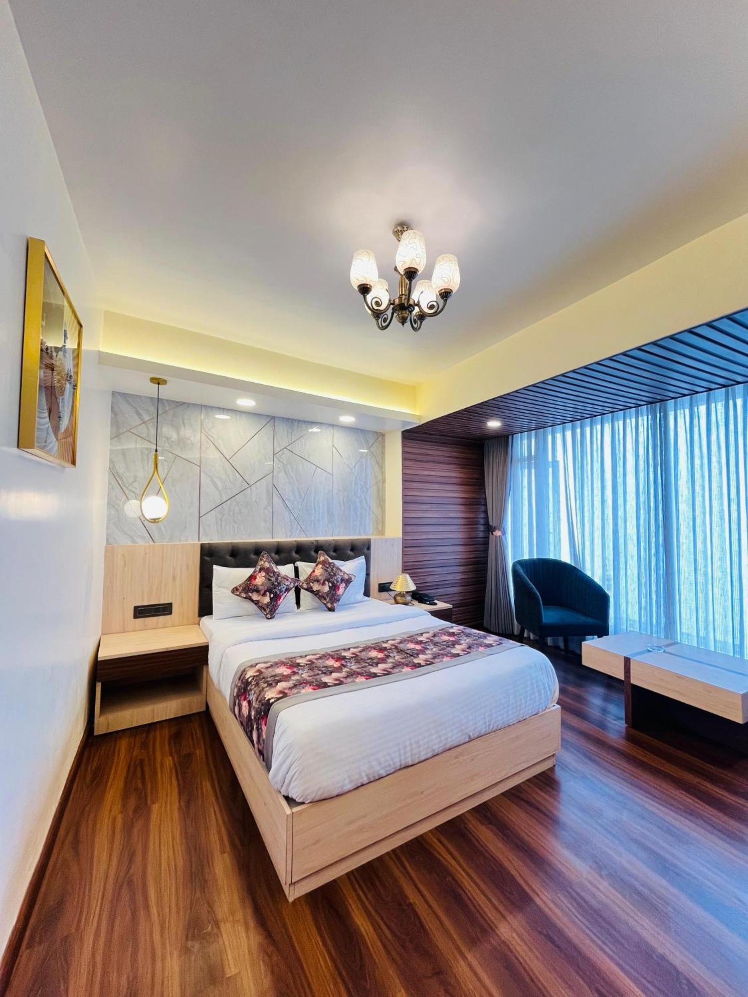 Luxury Stay At Hotel Broadway Boutique Mall Road Chowrasta Near Mahakal Temple Darjeeling (West Bengal) Exterior foto