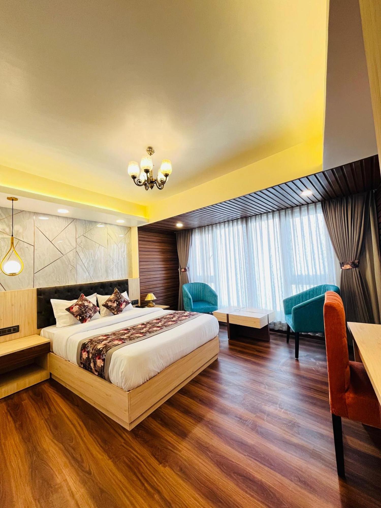 Luxury Stay At Hotel Broadway Boutique Mall Road Chowrasta Near Mahakal Temple Darjeeling (West Bengal) Exterior foto
