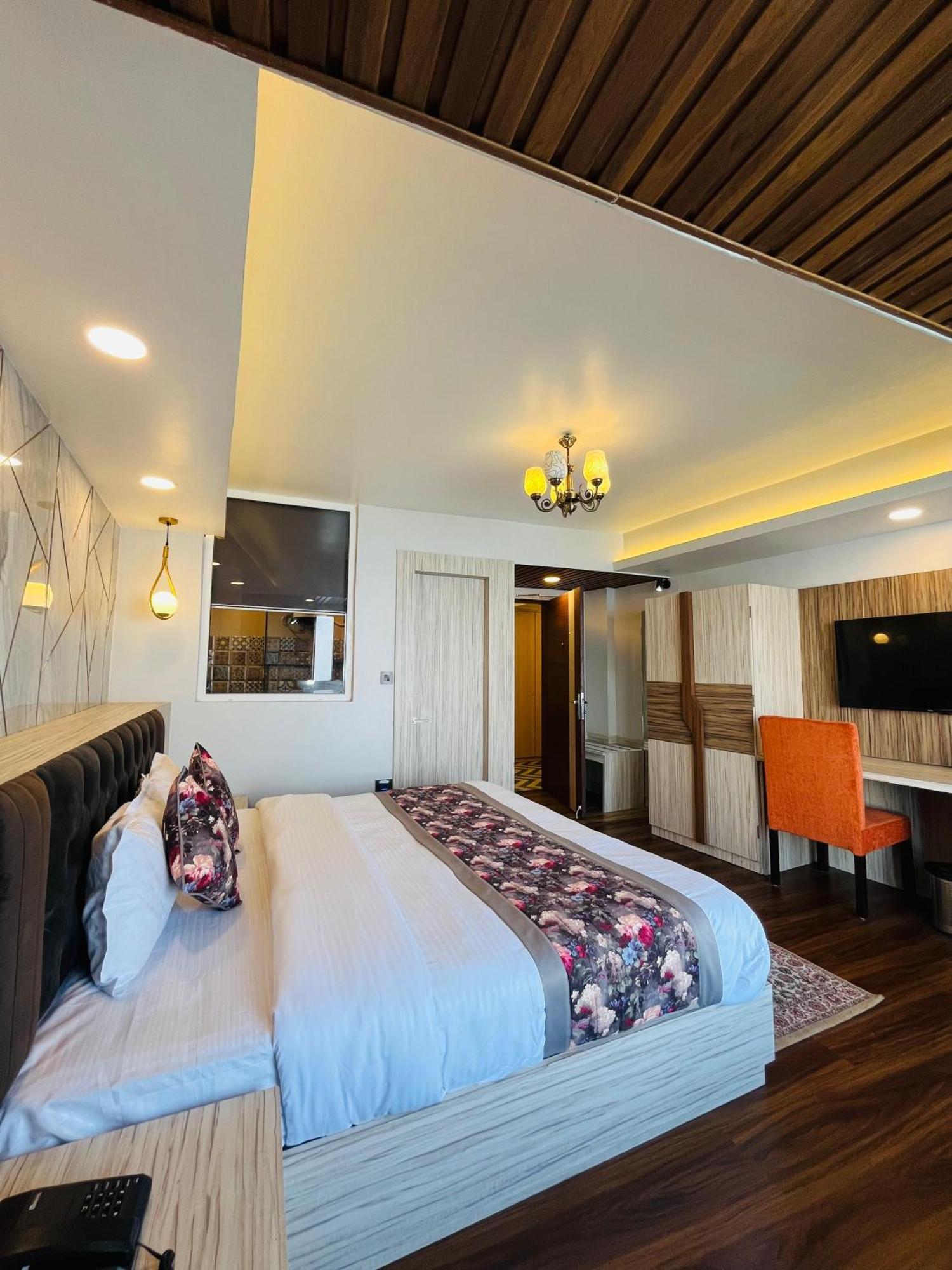 Luxury Stay At Hotel Broadway Boutique Mall Road Chowrasta Near Mahakal Temple Darjeeling (West Bengal) Exterior foto