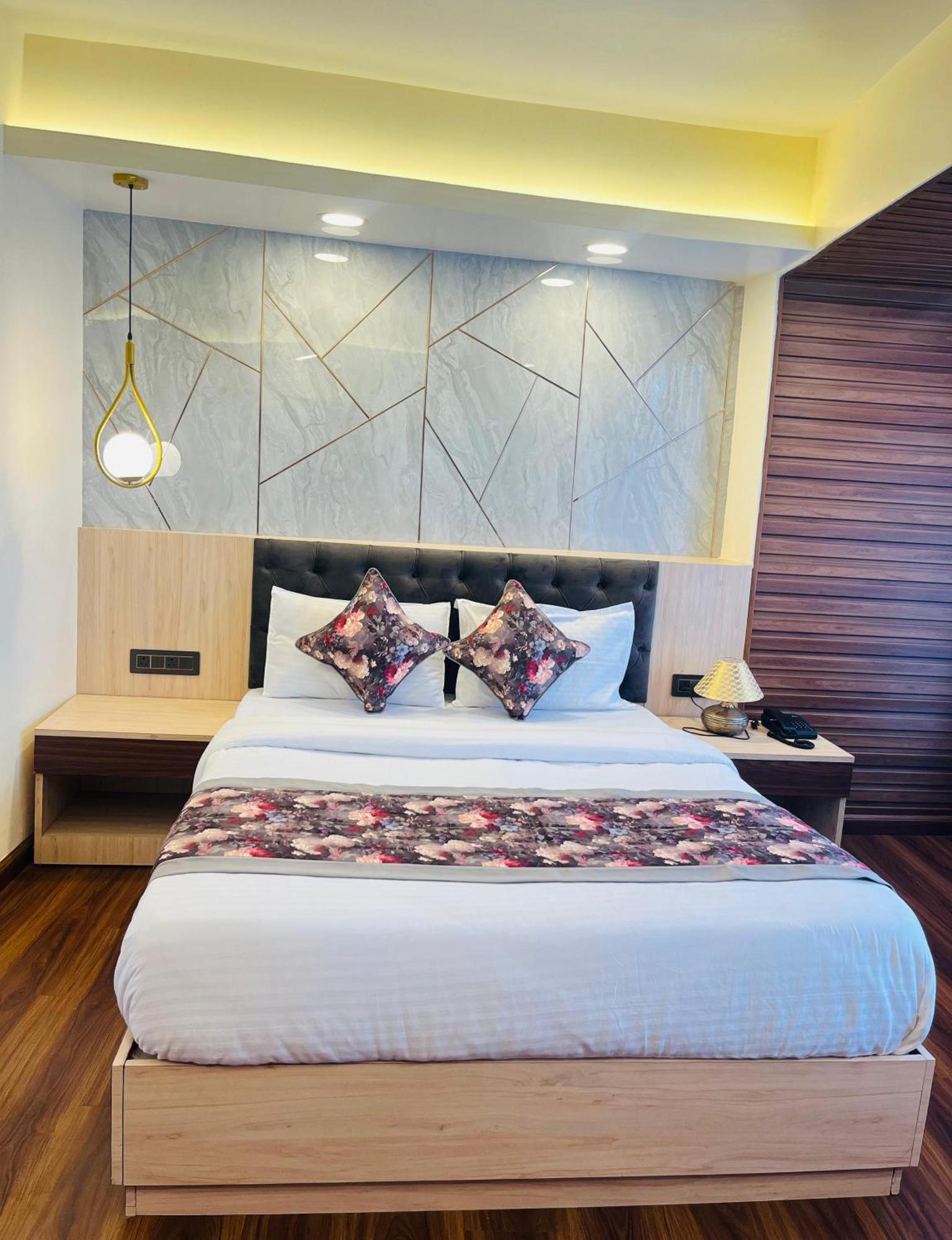 Luxury Stay At Hotel Broadway Boutique Mall Road Chowrasta Near Mahakal Temple Darjeeling (West Bengal) Exterior foto