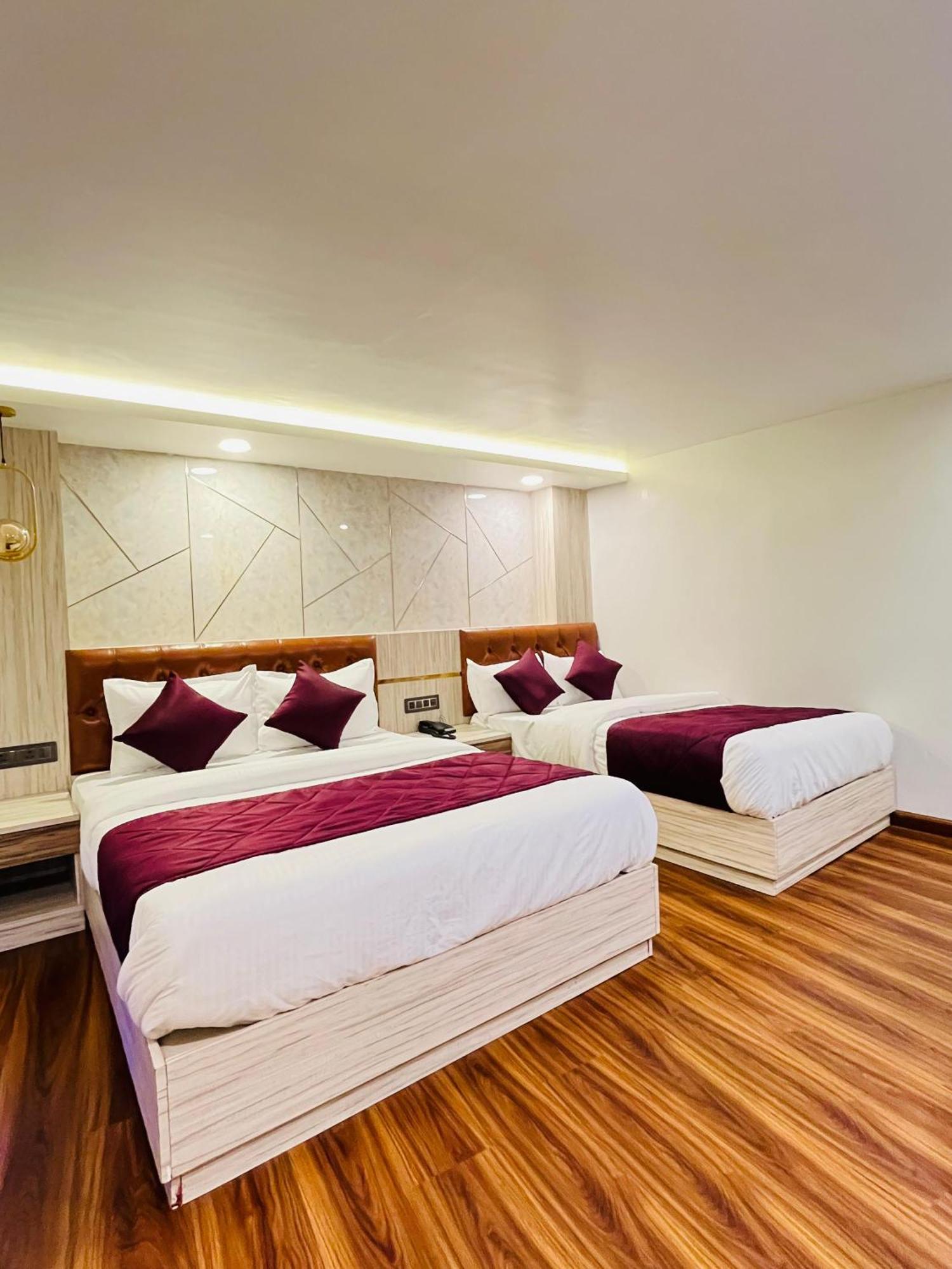 Luxury Stay At Hotel Broadway Boutique Mall Road Chowrasta Near Mahakal Temple Darjeeling (West Bengal) Exterior foto