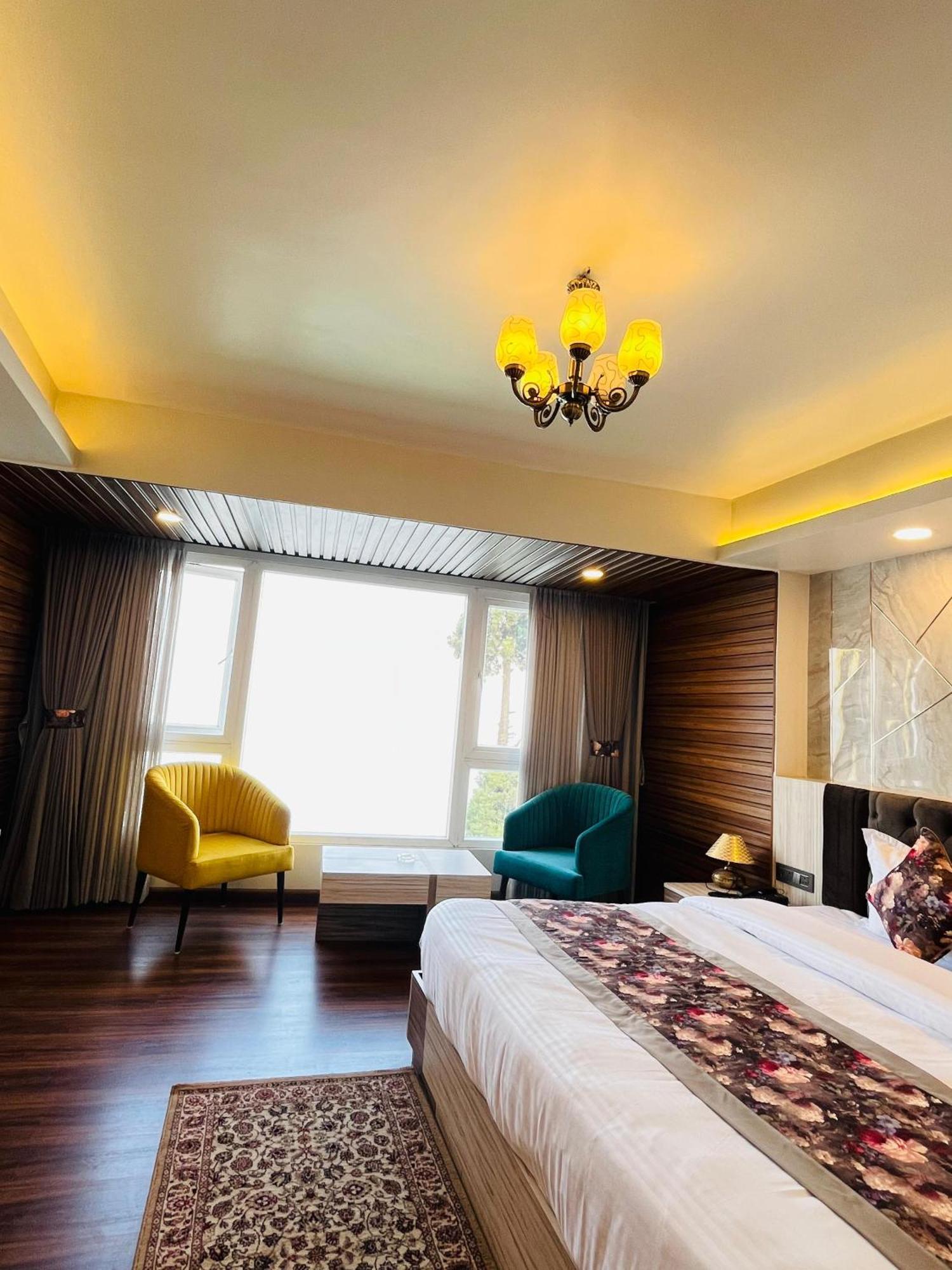 Luxury Stay At Hotel Broadway Boutique Mall Road Chowrasta Near Mahakal Temple Darjeeling (West Bengal) Exterior foto