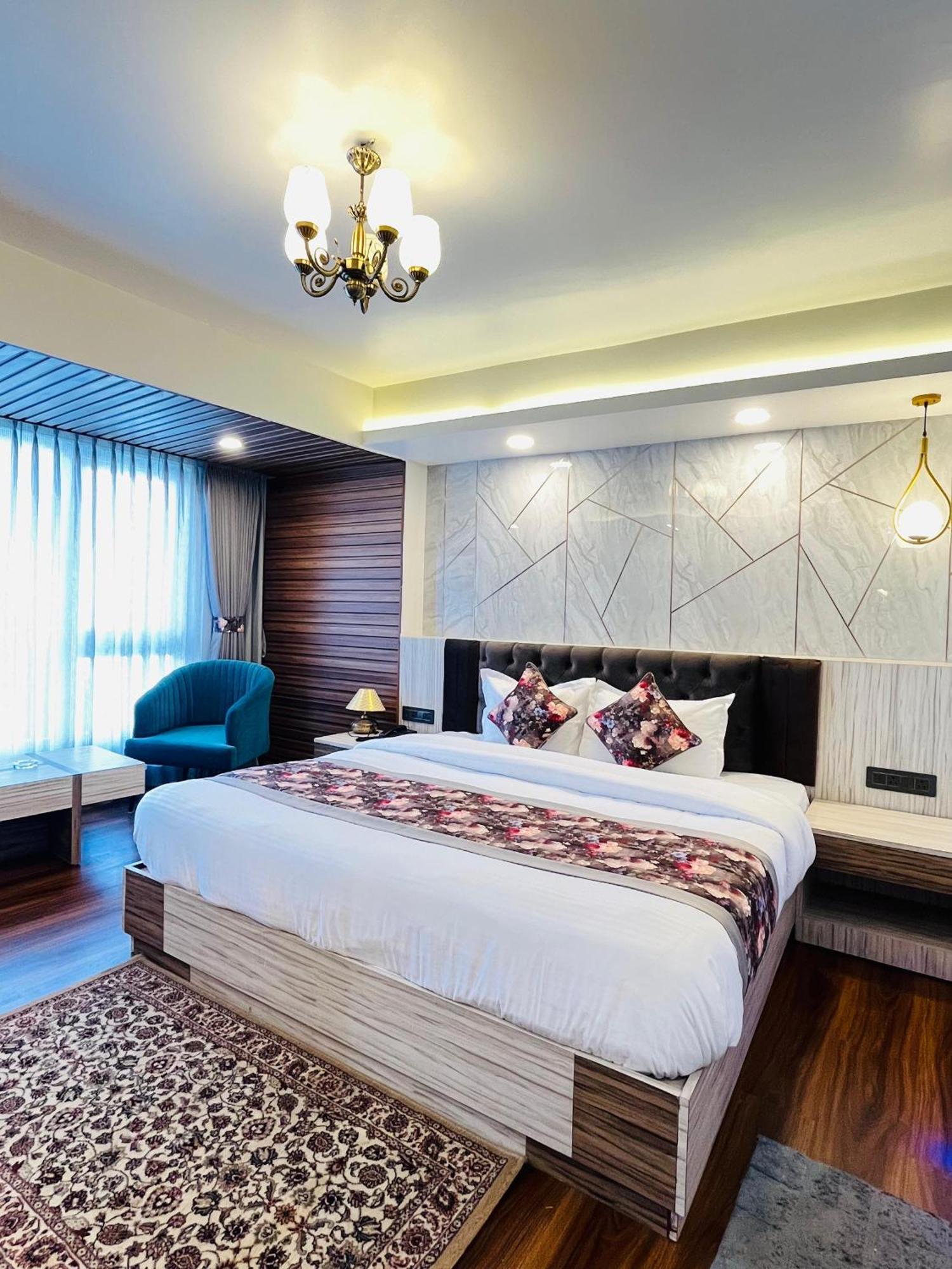 Luxury Stay At Hotel Broadway Boutique Mall Road Chowrasta Near Mahakal Temple Darjeeling (West Bengal) Exterior foto