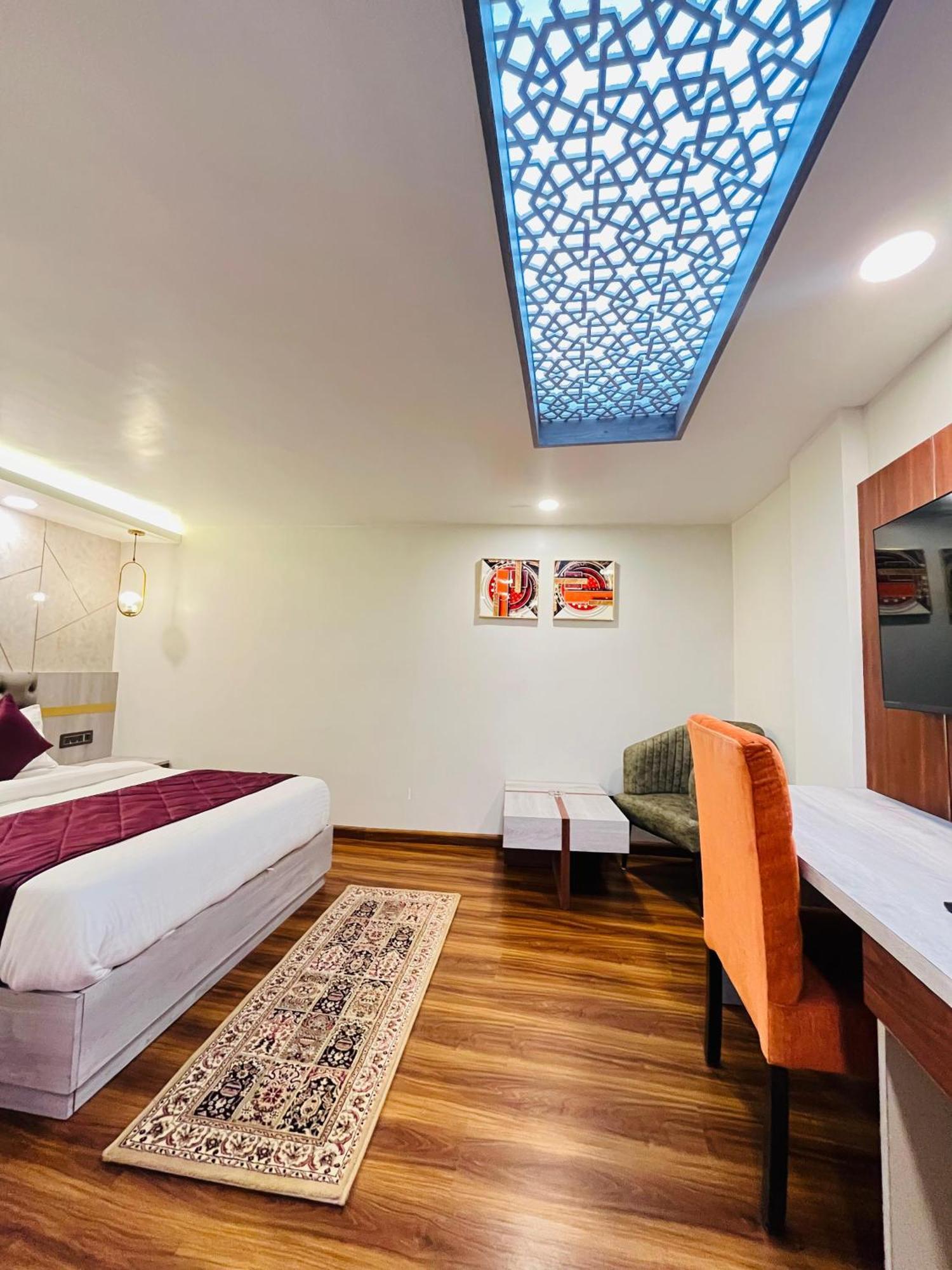 Luxury Stay At Hotel Broadway Boutique Mall Road Chowrasta Near Mahakal Temple Darjeeling (West Bengal) Exterior foto