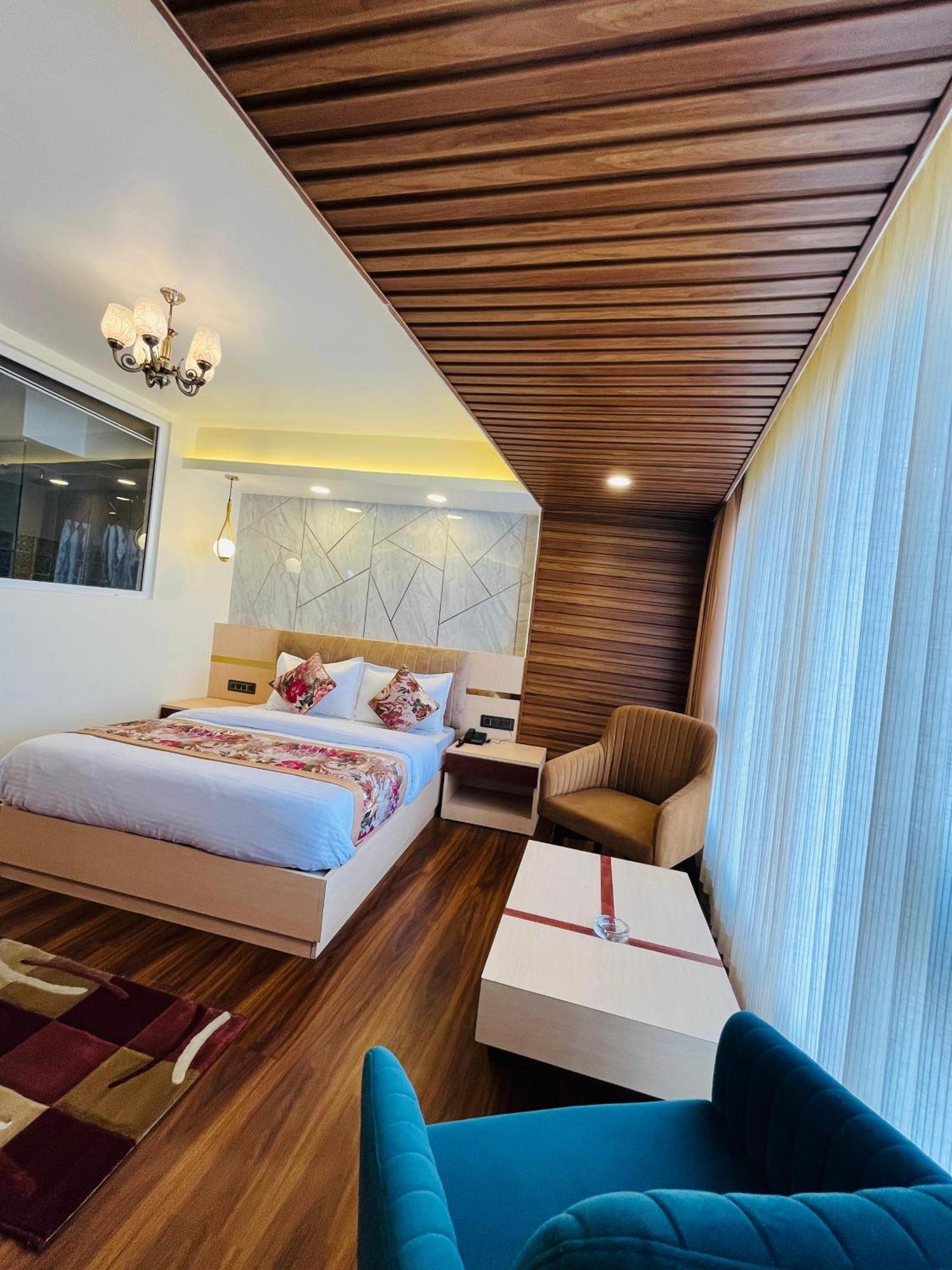 Luxury Stay At Hotel Broadway Boutique Mall Road Chowrasta Near Mahakal Temple Darjeeling (West Bengal) Exterior foto