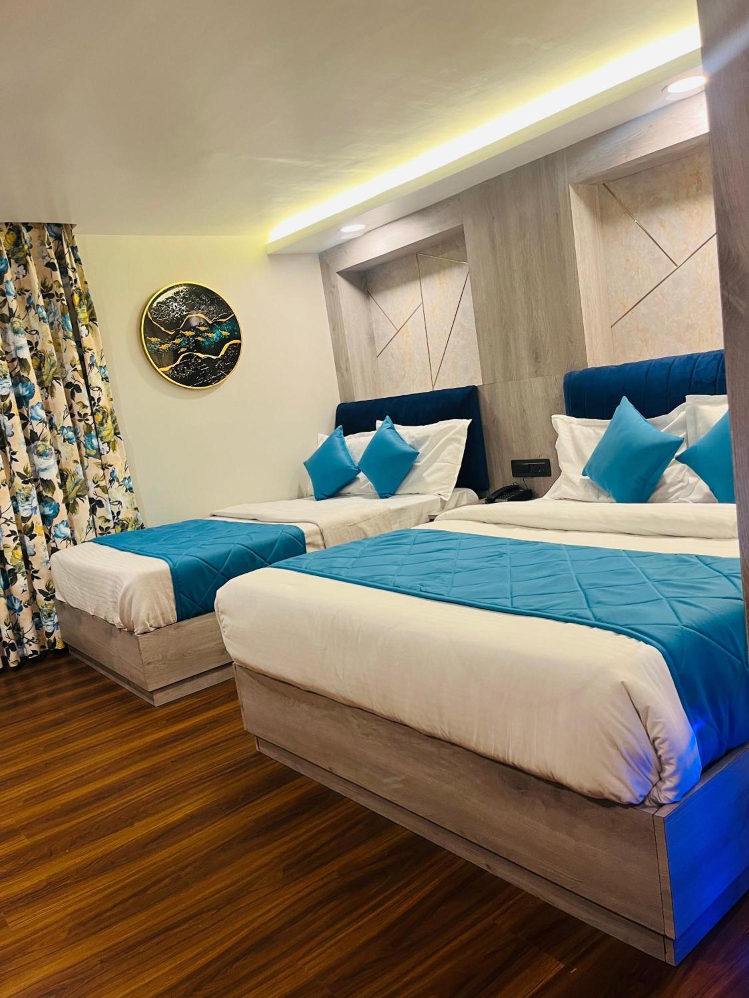 Luxury Stay At Hotel Broadway Boutique Mall Road Chowrasta Near Mahakal Temple Darjeeling (West Bengal) Exterior foto