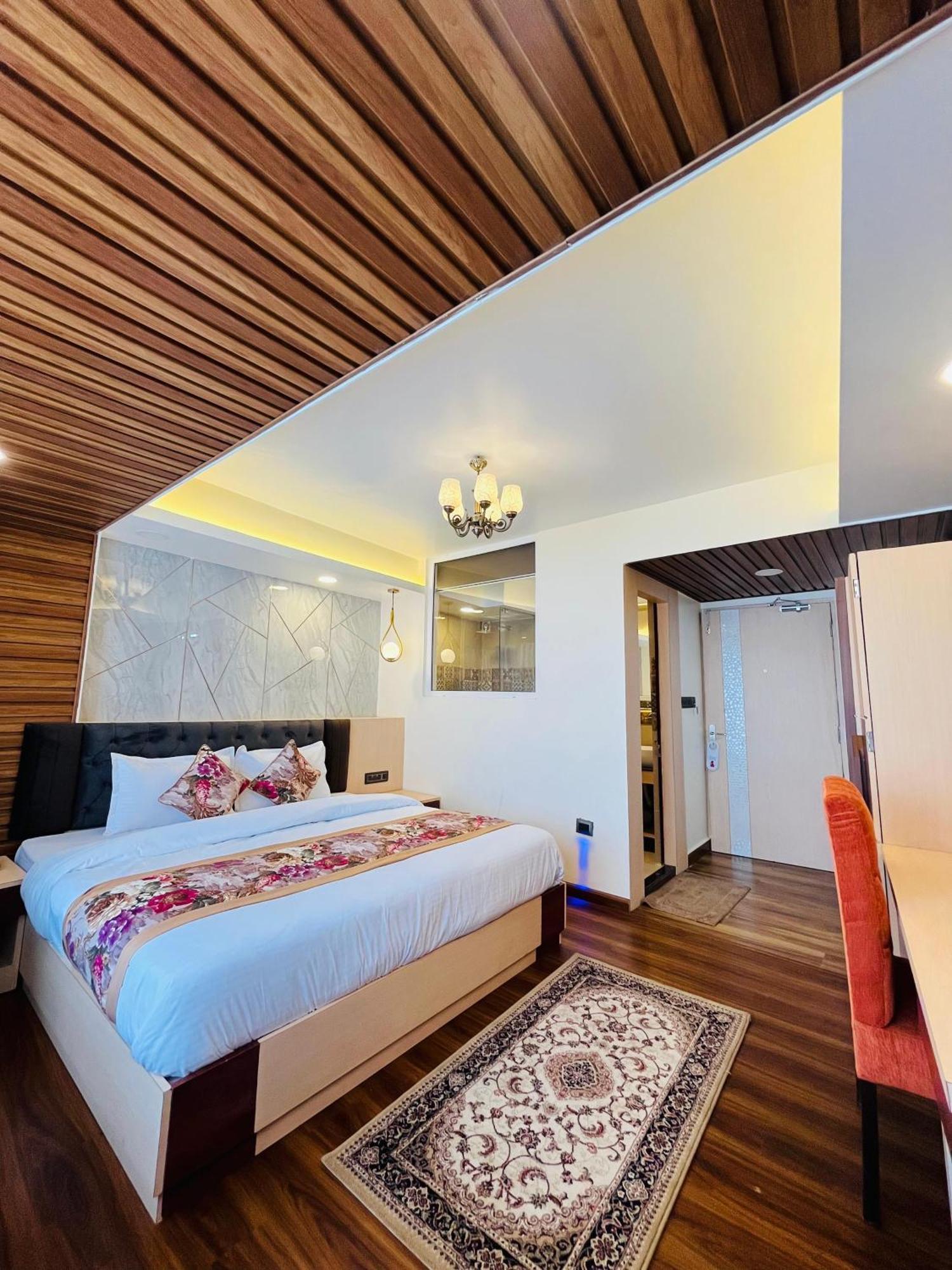Luxury Stay At Hotel Broadway Boutique Mall Road Chowrasta Near Mahakal Temple Darjeeling (West Bengal) Exterior foto