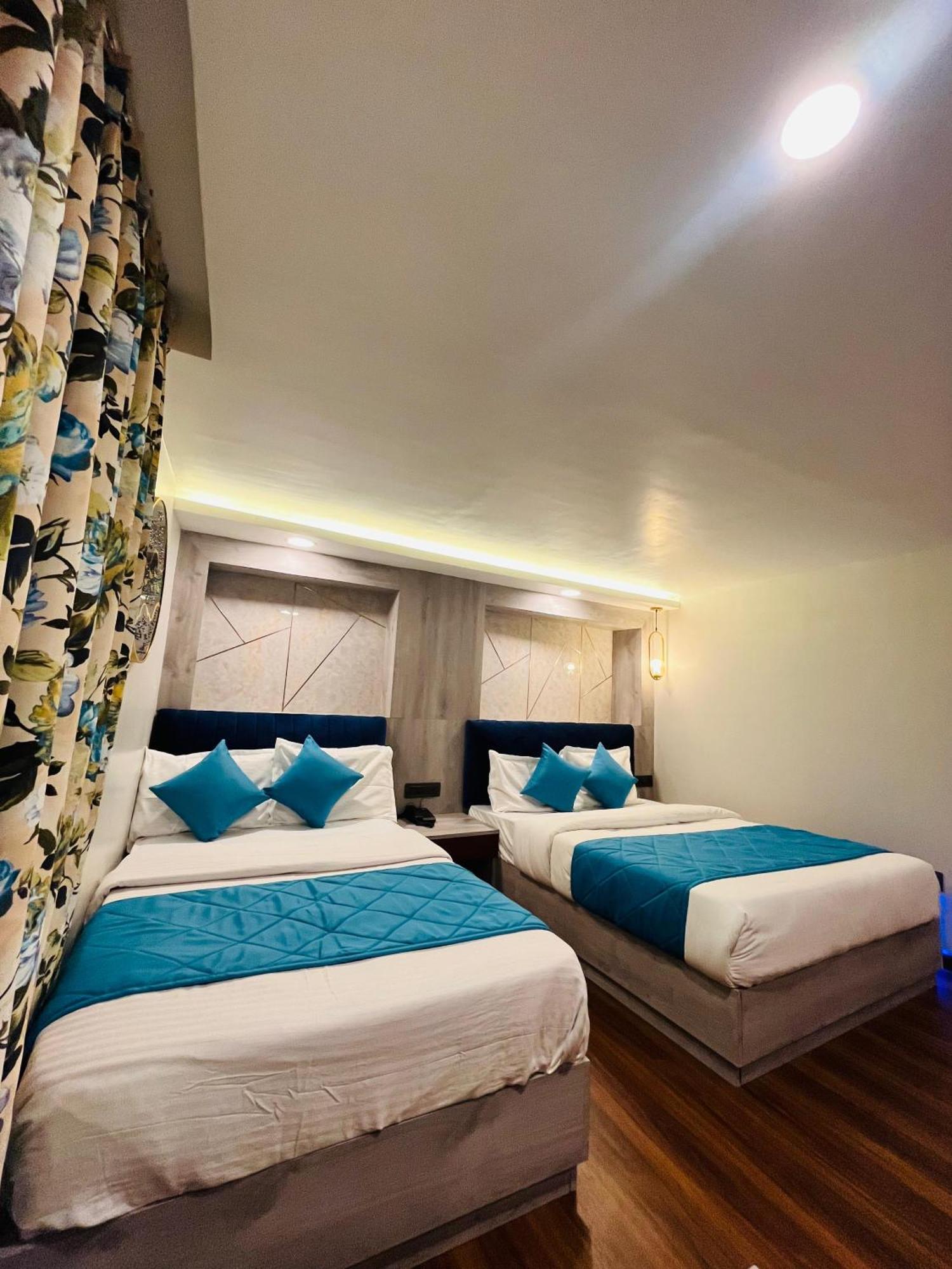 Luxury Stay At Hotel Broadway Boutique Mall Road Chowrasta Near Mahakal Temple Darjeeling (West Bengal) Exterior foto