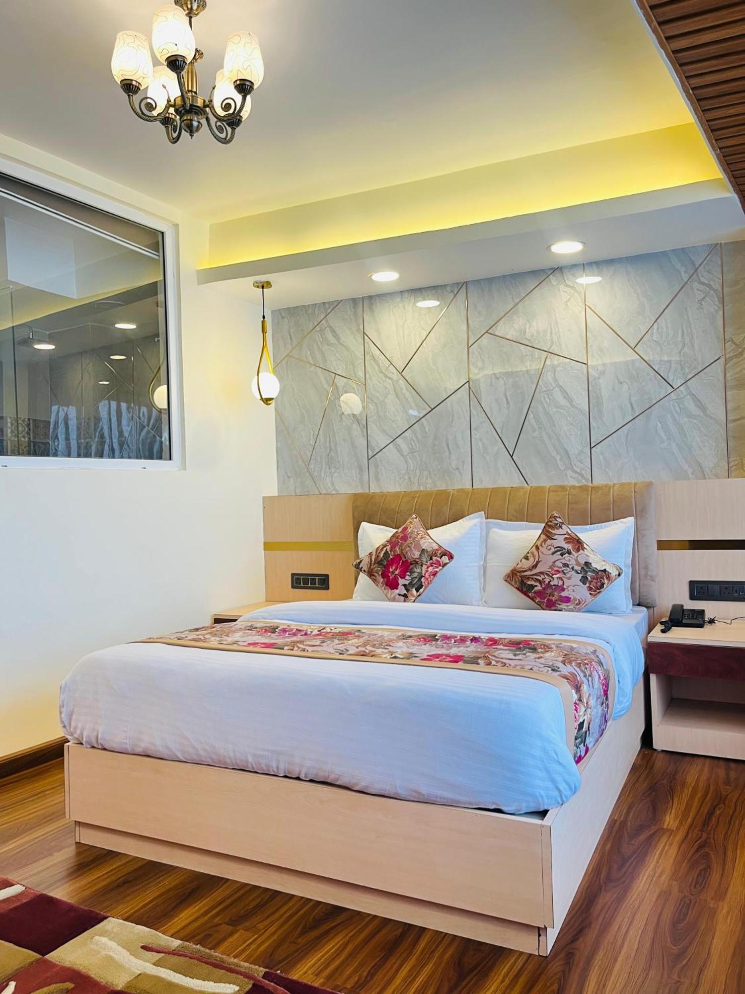 Luxury Stay At Hotel Broadway Boutique Mall Road Chowrasta Near Mahakal Temple Darjeeling (West Bengal) Exterior foto