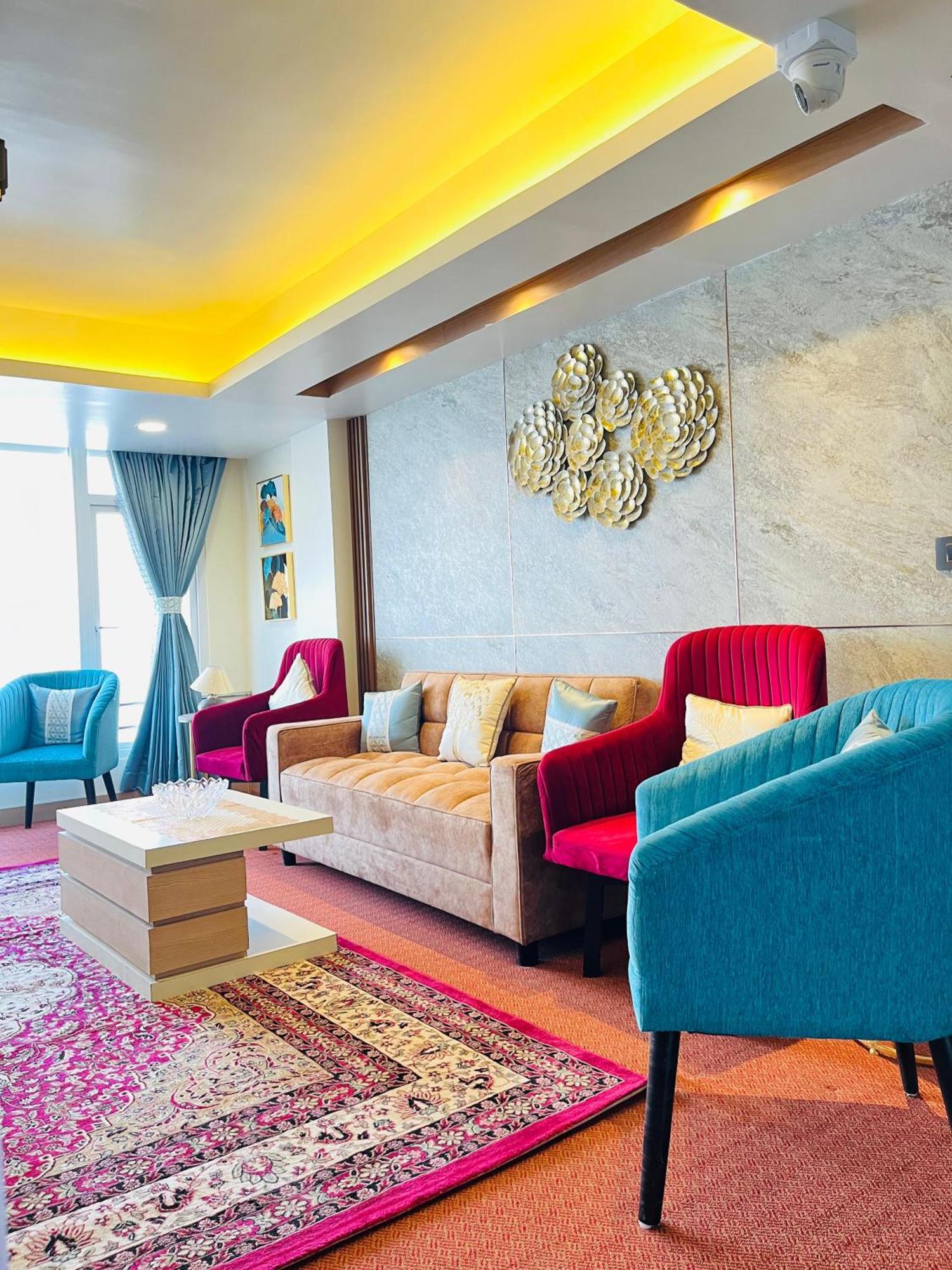 Luxury Stay At Hotel Broadway Boutique Mall Road Chowrasta Near Mahakal Temple Darjeeling (West Bengal) Exterior foto