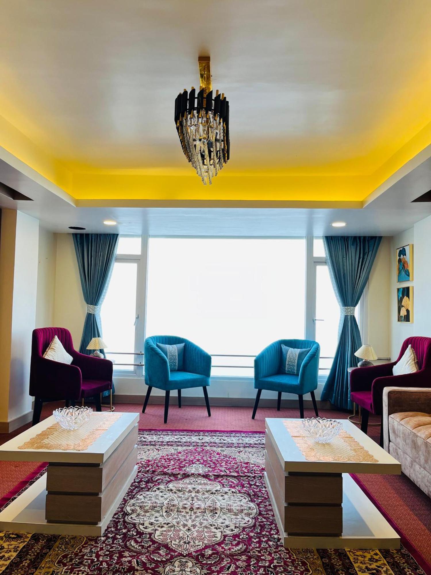 Luxury Stay At Hotel Broadway Boutique Mall Road Chowrasta Near Mahakal Temple Darjeeling (West Bengal) Exterior foto