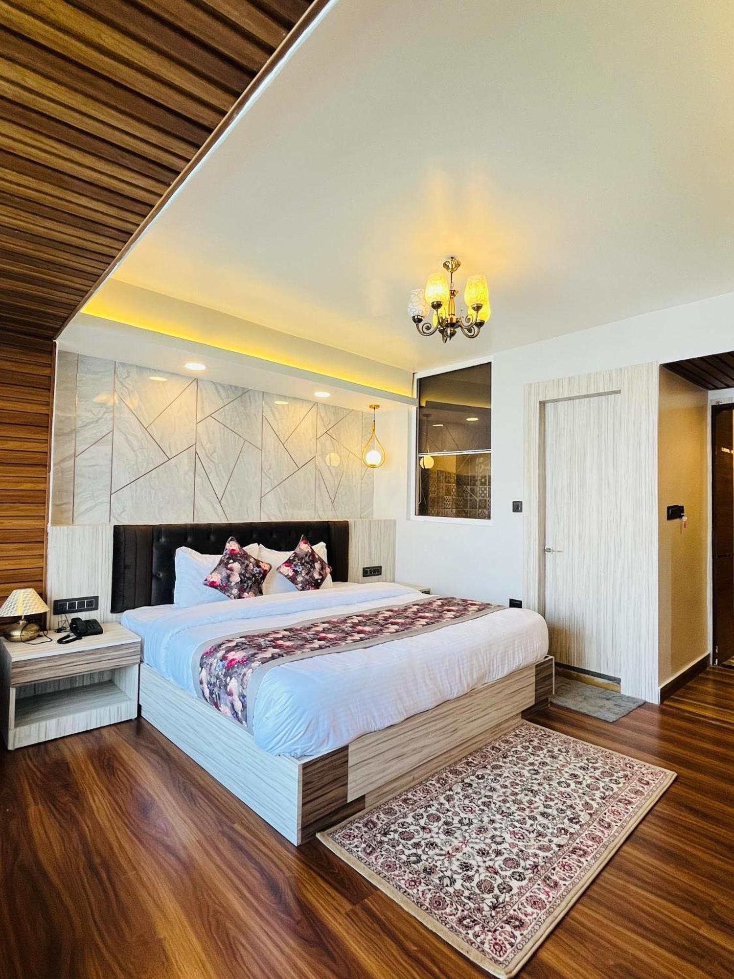 Luxury Stay At Hotel Broadway Boutique Mall Road Chowrasta Near Mahakal Temple Darjeeling (West Bengal) Exterior foto