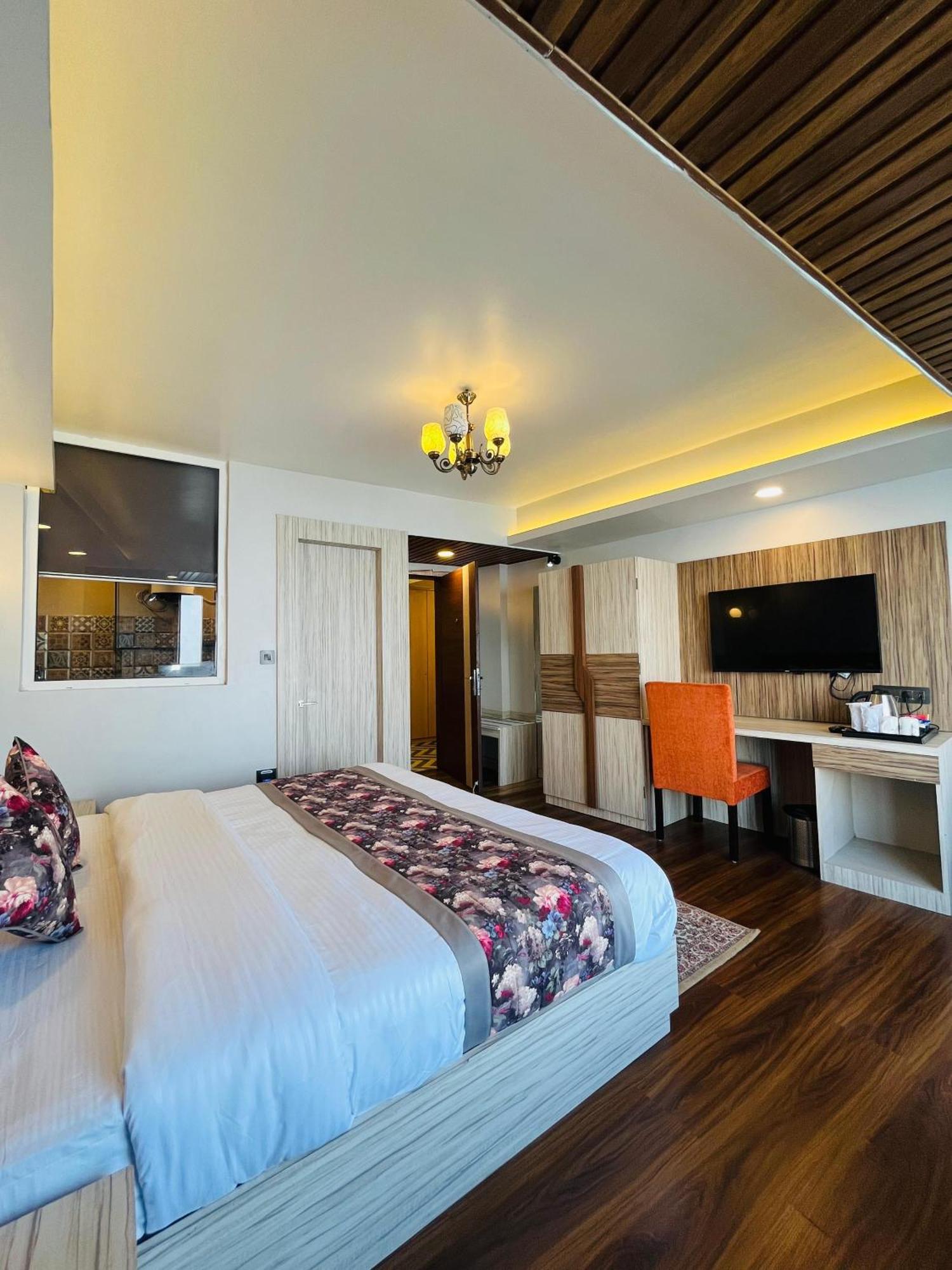 Luxury Stay At Hotel Broadway Boutique Mall Road Chowrasta Near Mahakal Temple Darjeeling (West Bengal) Exterior foto