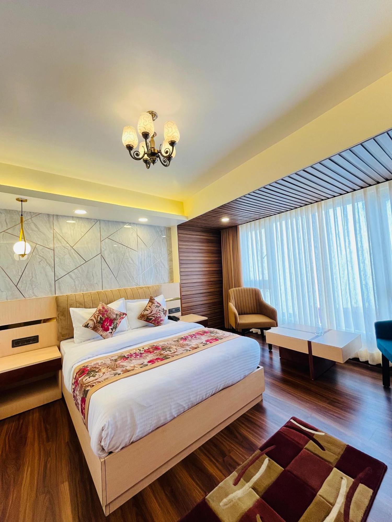 Luxury Stay At Hotel Broadway Boutique Mall Road Chowrasta Near Mahakal Temple Darjeeling (West Bengal) Exterior foto