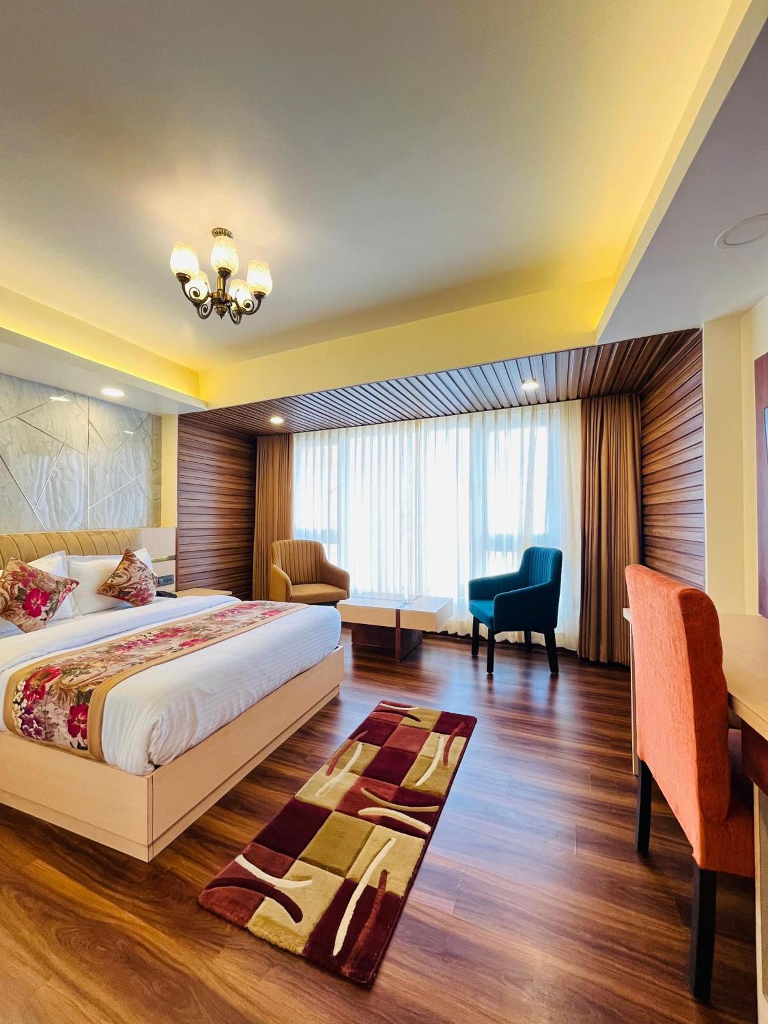 Luxury Stay At Hotel Broadway Boutique Mall Road Chowrasta Near Mahakal Temple Darjeeling (West Bengal) Exterior foto