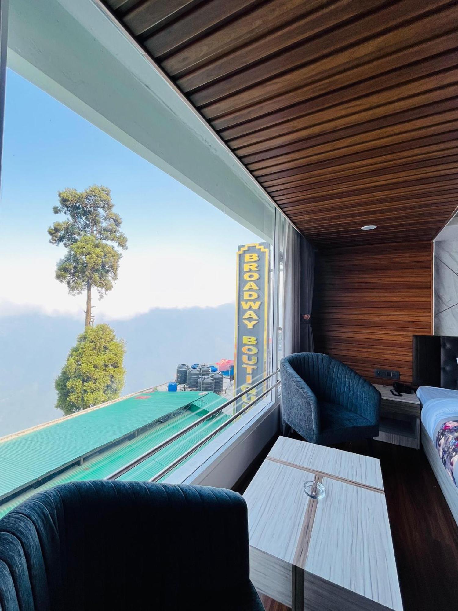 Luxury Stay At Hotel Broadway Boutique Mall Road Chowrasta Near Mahakal Temple Darjeeling (West Bengal) Exterior foto