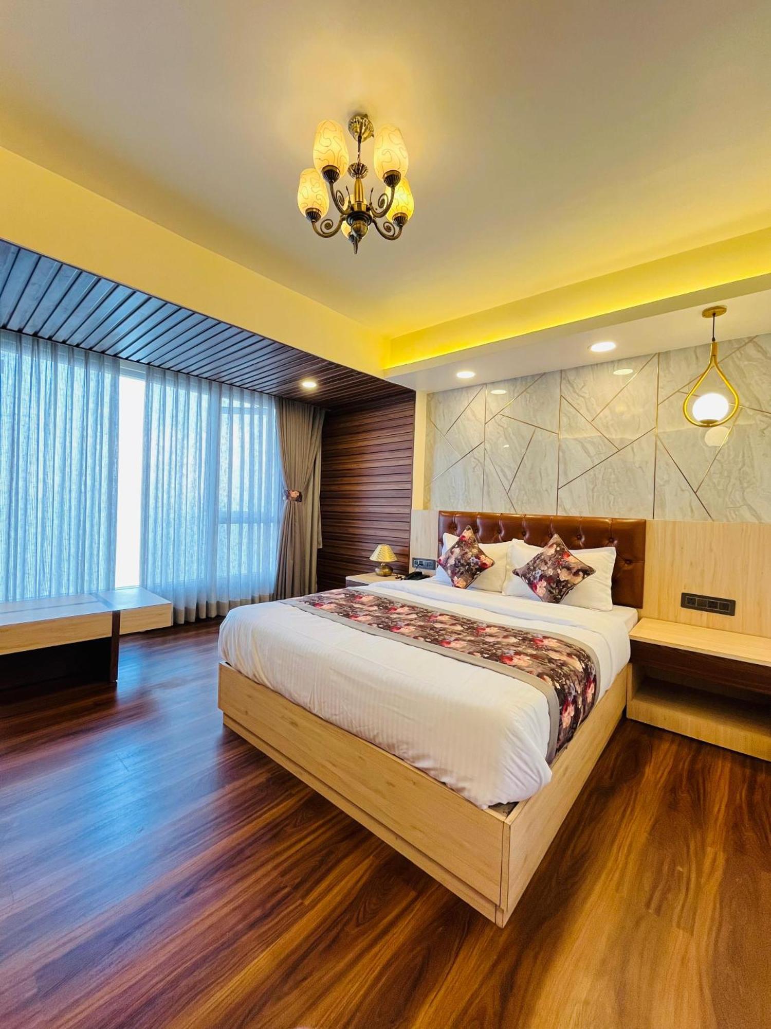 Luxury Stay At Hotel Broadway Boutique Mall Road Chowrasta Near Mahakal Temple Darjeeling (West Bengal) Exterior foto