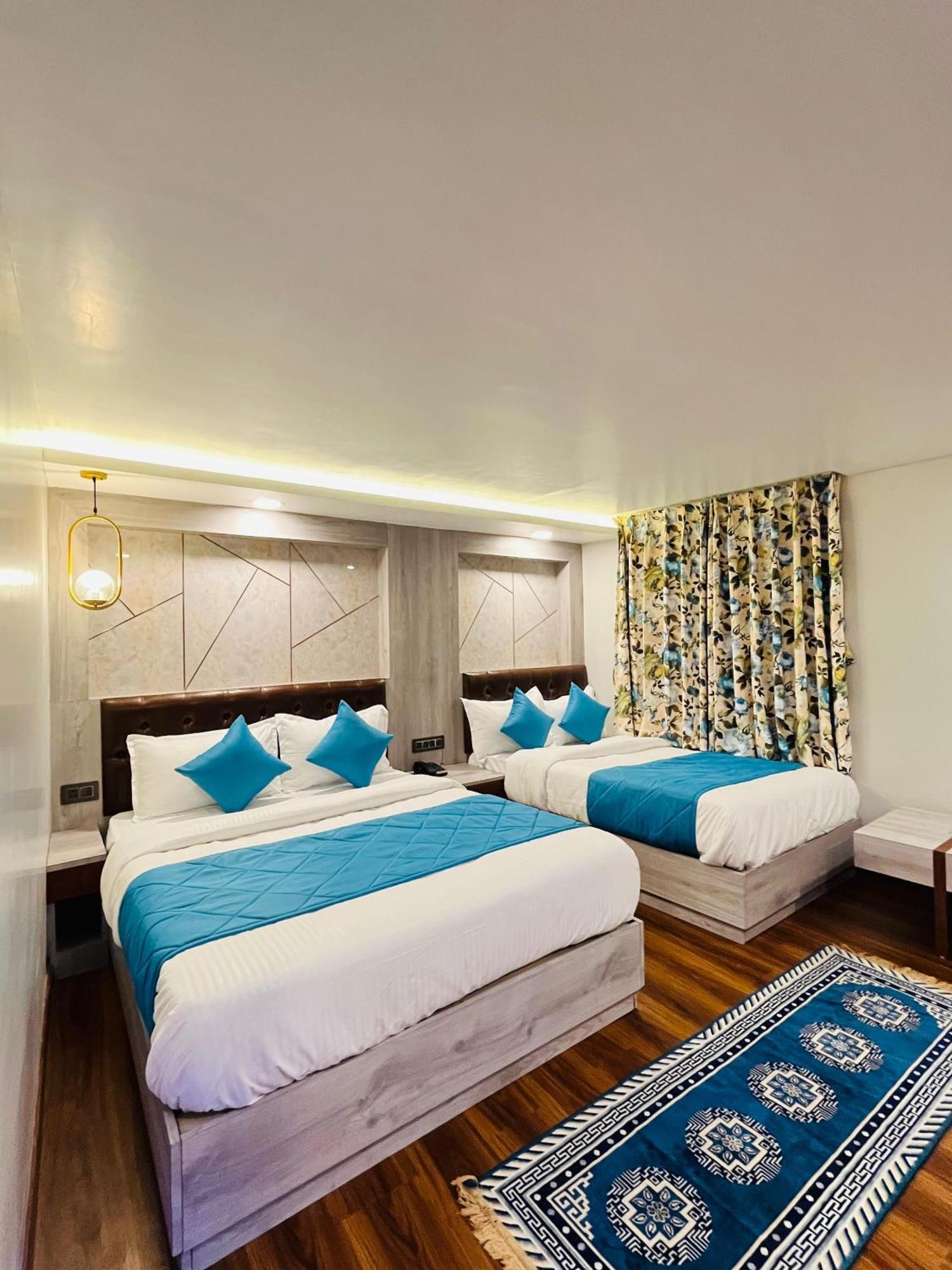 Luxury Stay At Hotel Broadway Boutique Mall Road Chowrasta Near Mahakal Temple Darjeeling (West Bengal) Exterior foto