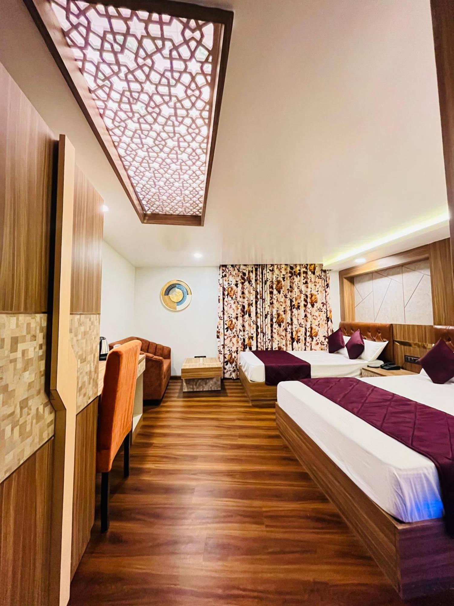Luxury Stay At Hotel Broadway Boutique Mall Road Chowrasta Near Mahakal Temple Darjeeling (West Bengal) Exterior foto