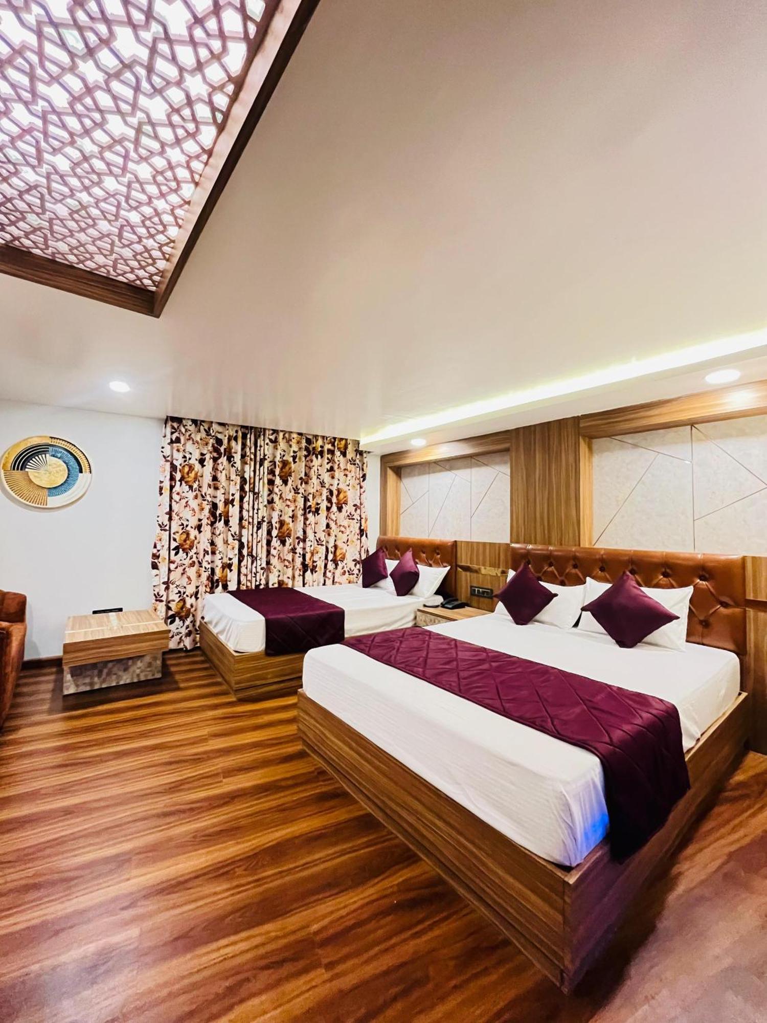 Luxury Stay At Hotel Broadway Boutique Mall Road Chowrasta Near Mahakal Temple Darjeeling (West Bengal) Exterior foto
