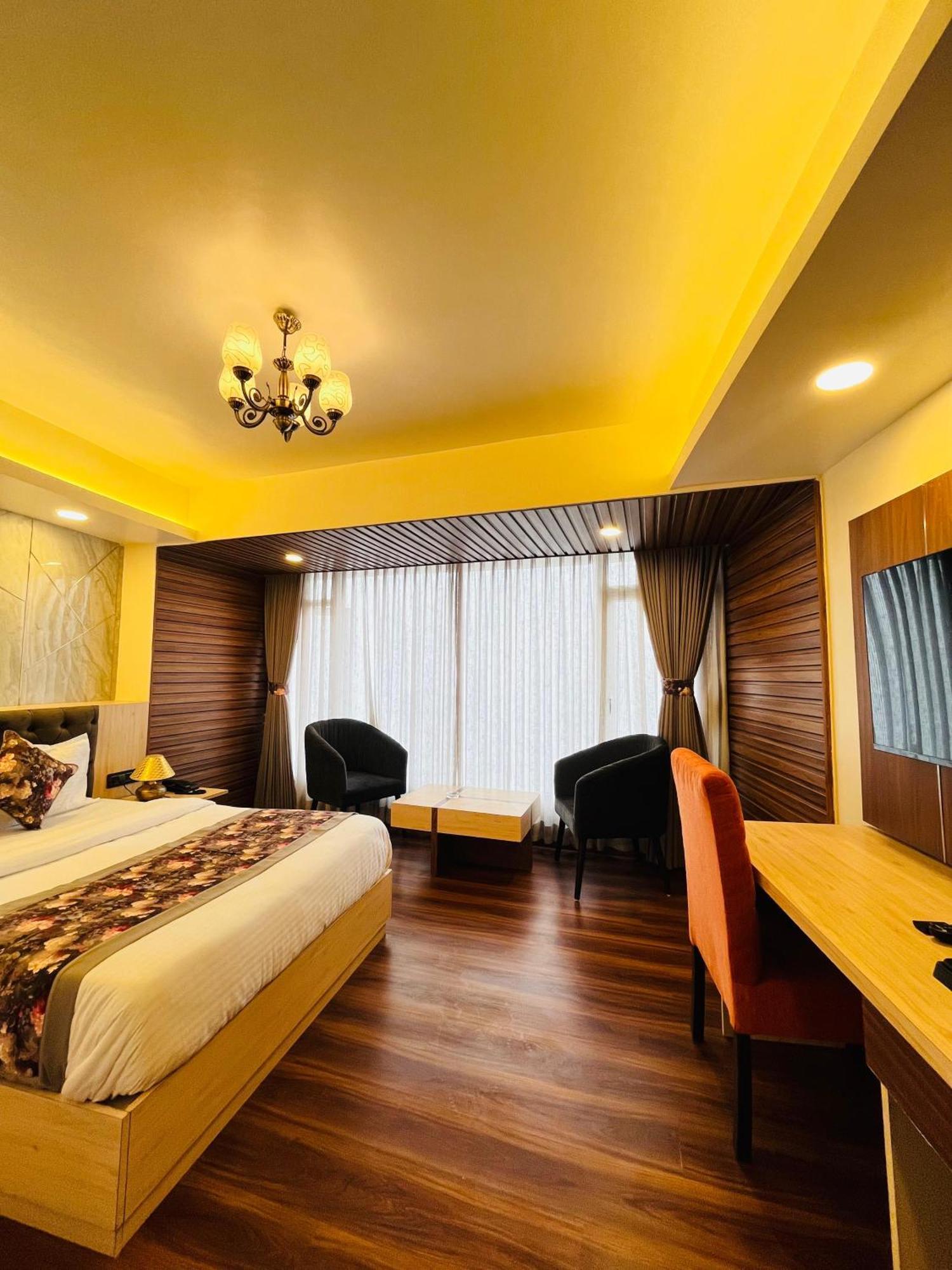 Luxury Stay At Hotel Broadway Boutique Mall Road Chowrasta Near Mahakal Temple Darjeeling (West Bengal) Exterior foto