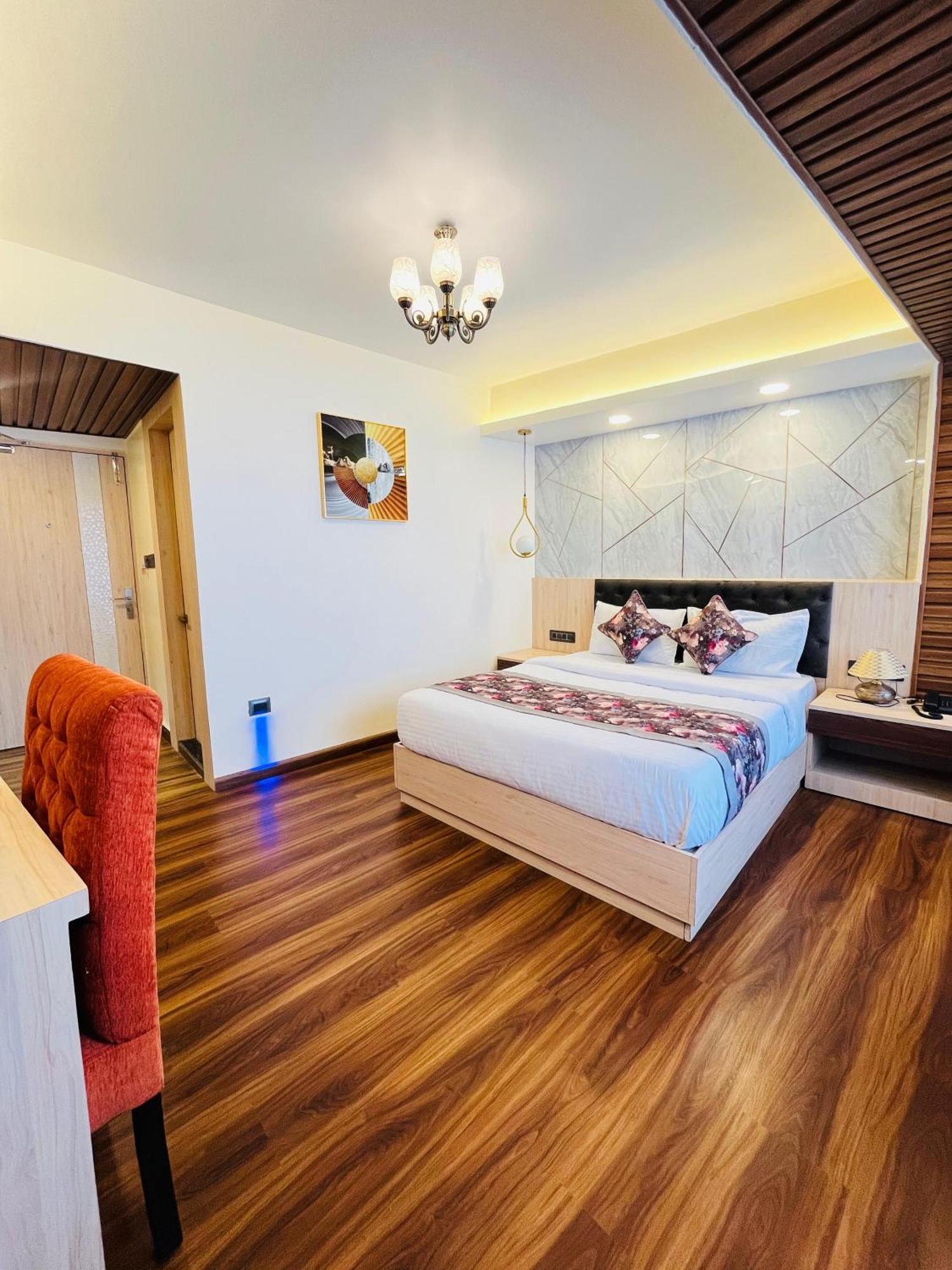 Luxury Stay At Hotel Broadway Boutique Mall Road Chowrasta Near Mahakal Temple Darjeeling (West Bengal) Exterior foto