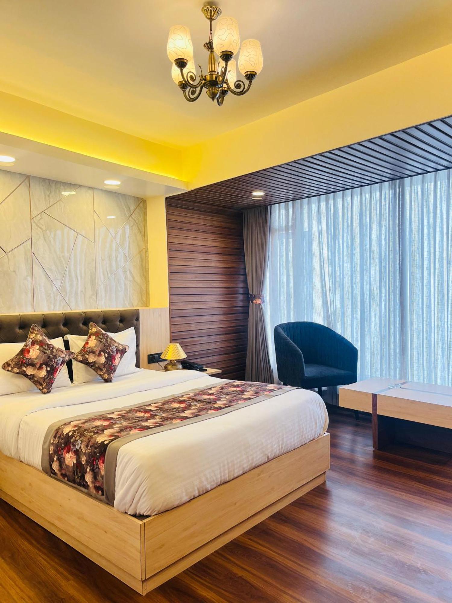 Luxury Stay At Hotel Broadway Boutique Mall Road Chowrasta Near Mahakal Temple Darjeeling (West Bengal) Exterior foto