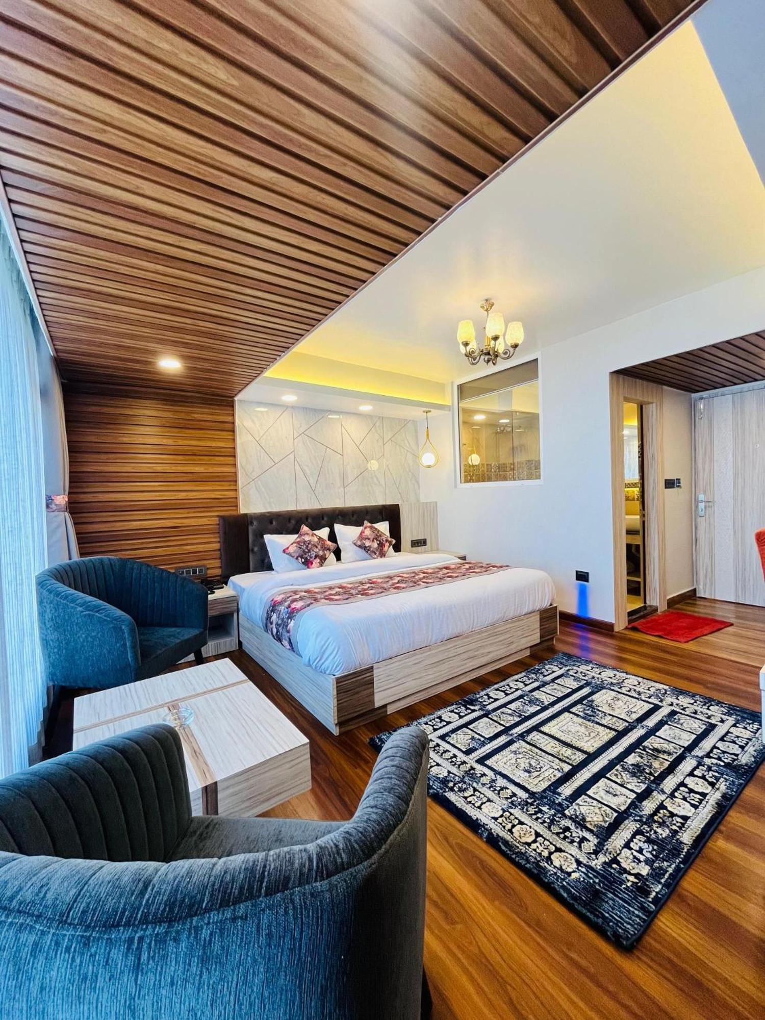 Luxury Stay At Hotel Broadway Boutique Mall Road Chowrasta Near Mahakal Temple Darjeeling (West Bengal) Exterior foto
